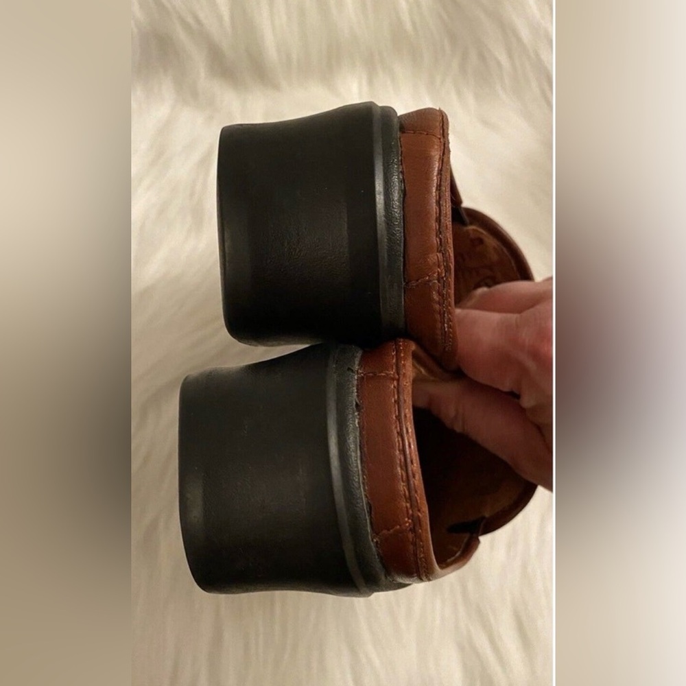 Ariat Women’s Brown Leather Mule Slip On Low Heel Size 7.5B - Picture 5 of 6